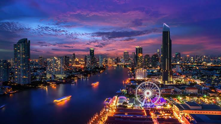 Asiatique riverside, tourism and retail working in concert.