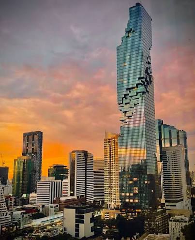 MahaNakhon at sunset, the symbol of Bangkok's institutional skyline.